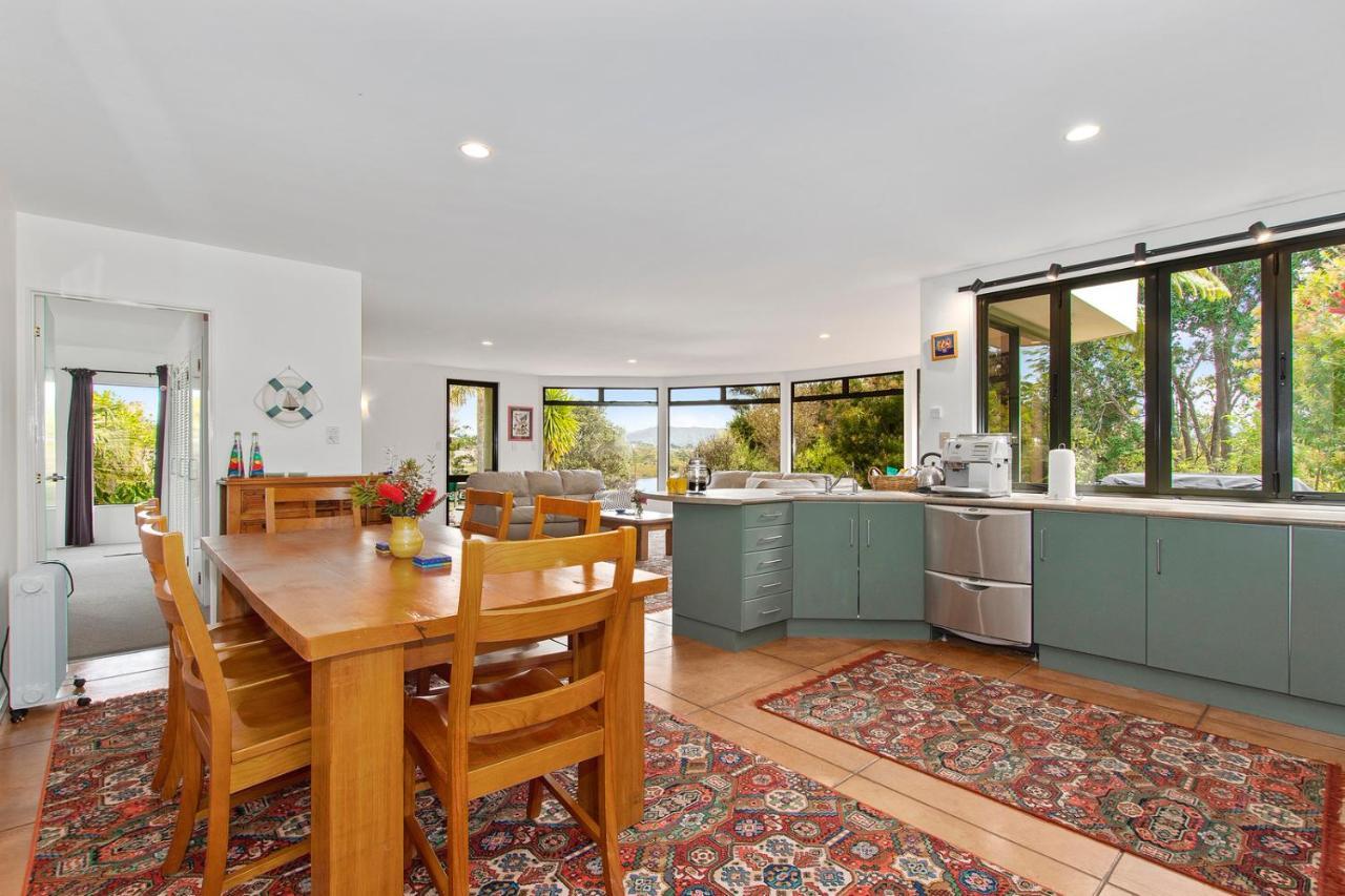 Green Oasis - Mangawhai Heads Holiday Home ภายนอก รูปภาพ