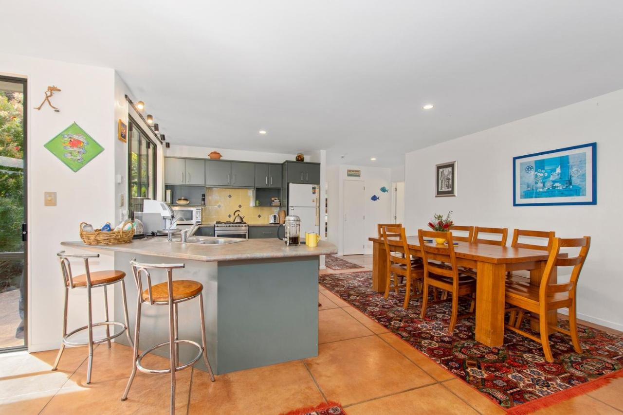 Green Oasis - Mangawhai Heads Holiday Home ภายนอก รูปภาพ