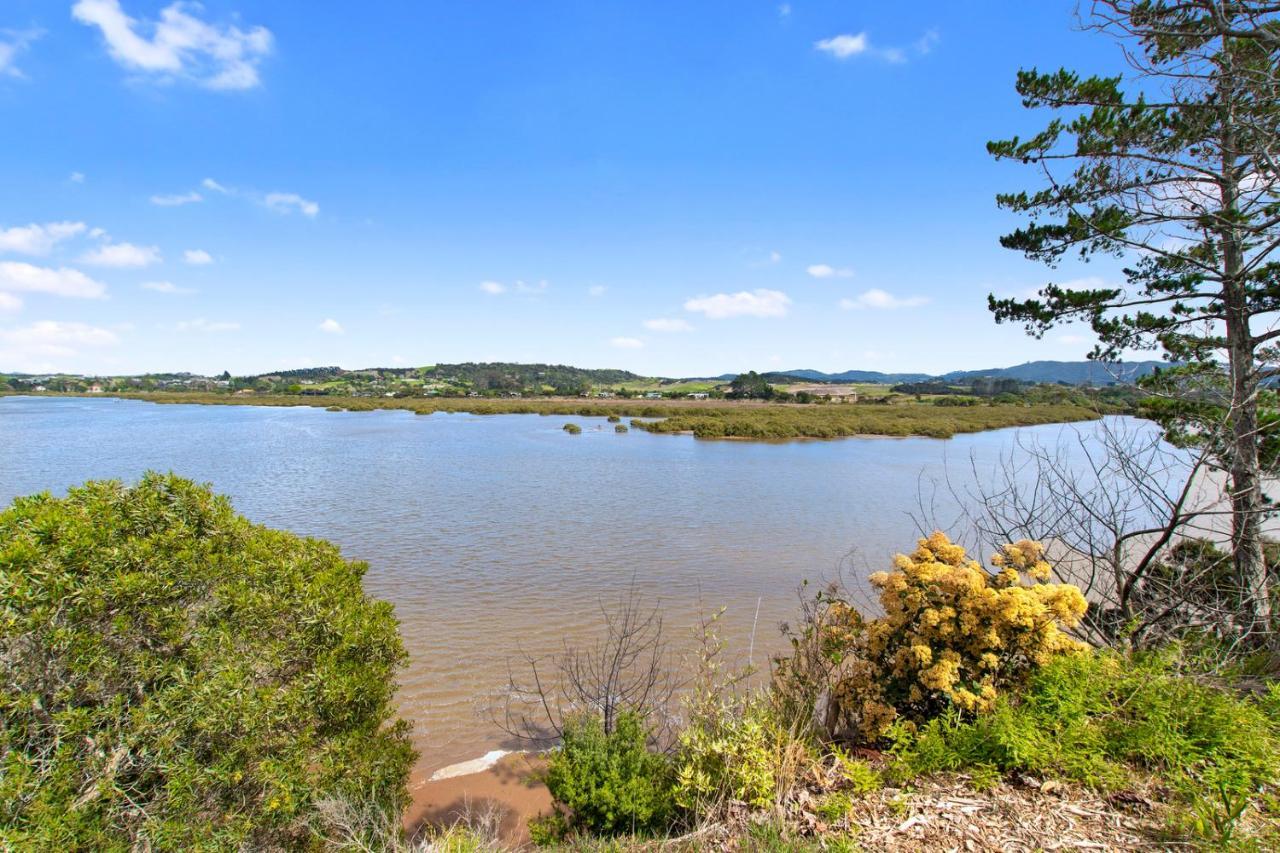 Green Oasis - Mangawhai Heads Holiday Home ภายนอก รูปภาพ